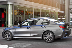 2022 BMW 330e xDrive Sedan