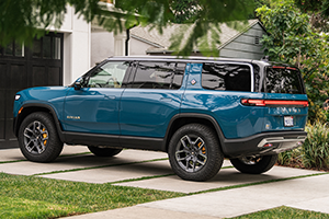 2023 Rivian R1S (22 inch wheels)
